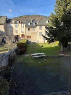 AUX GLOBE-TROTTERS - 1