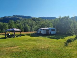Caravan at the Cottage House - - 4