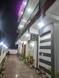 Hotel Galaxy Inn - Greater Noida - 8