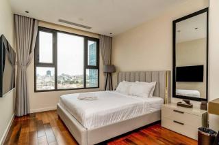 Steps to Vincom/Casino/D1/pool/gym/Netflix/3Beds - 4