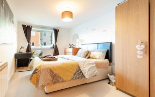 Modern lovely bedroom close to stations in East London, zone 2 - London - 0