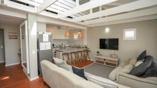 SeasTheDay Beach Front Holiday Home - 5