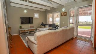 SeasTheDay Beach Front Holiday Home - 6