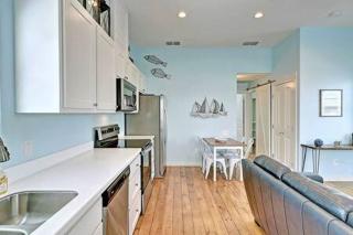 Mary Lou's Hideout (11th St Bungalows #19) - Port Aransas - 2