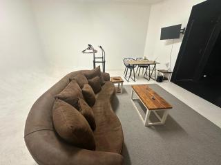 The Hide-Pit Stop - East London - 7