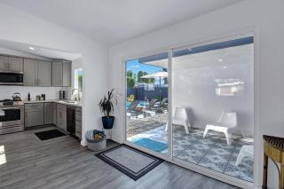 Neon Dream - Meredith Lodging - Palm Springs - 7