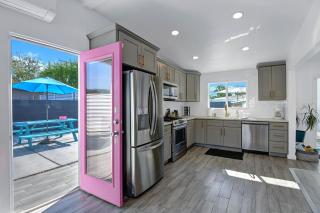 Neon Dream - Meredith Lodging - Palm Springs - 5