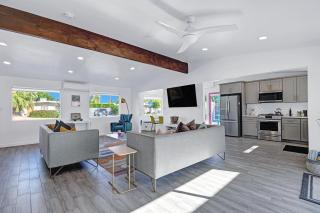 Neon Dream - Meredith Lodging - Palm Springs - 1