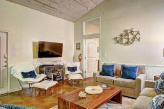 Crane's Landing at Pirates Bay - 0