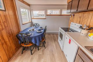 Arnold Beach House 1-main floor - Rockaway Beach - 4