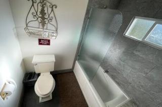 Creekside Suite Sleeps 2 Creek frontage Bbq - 1