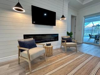 Luxurious Modern Waterfront Home-Desirable Pelican Area - Cape Coral - 5