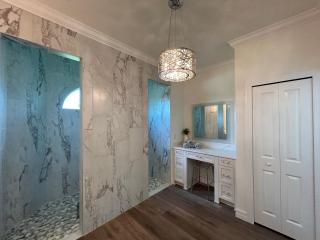 Luxurious Modern Waterfront Home-Desirable Pelican Area - Cape Coral - 4
