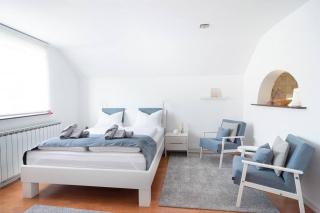 Bright&Cozy flat+balcony near Airport FREE Parking - Sarajevo - 0