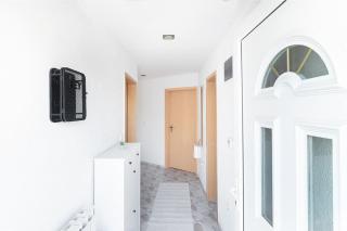 Bright&Cozy flat+balcony near Airport FREE Parking - Sarajevo - 7