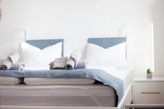 Bright&Cozy flat+balcony near Airport FREE Parking - 1
