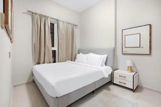 Phineek vacation home luxury one bedroom apartment in Damac hills 2 - Dubai - 4