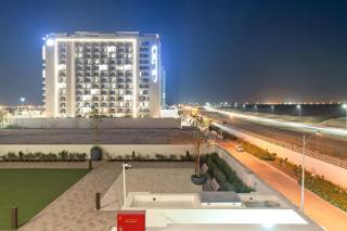 Phineek vacation home luxury one bedroom apartment in Damac hills 2 - Dubai - 3
