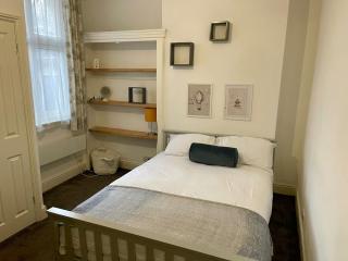 Self Contained 1 Bedroom Duplex - 6