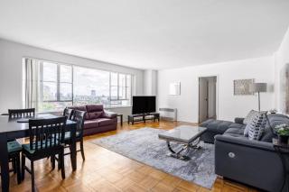 Spacious 2 Bedroom 2 Bathroom Unit Great Location - Los Angeles - 0