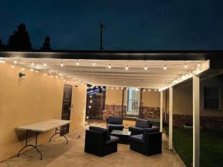 Pool Table A C Grill Out Netflix Bikes Yard - Fullerton - 7