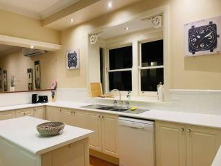 Family Living big house in Balwyn central - 7
