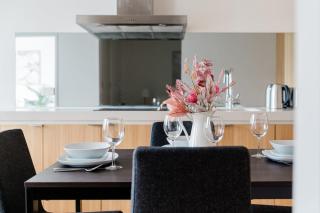 Modern 2BR Apt Next to Southern Cross FREE Parking - 5