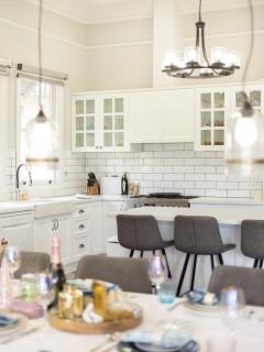 Unique Character Queenslander Home! Just Minutes to CBD & South Brisbane - Brisbane - 1
