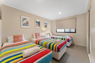 Khione 1 - 3BR Modern Townhouse l Mountain Views l WiFi l BBQ l Smart TV - Cataratas de Vitória - 1
