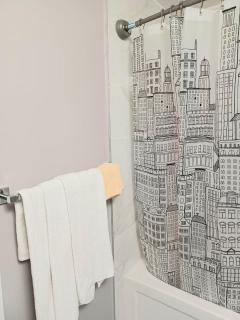 Cozy Basement Suite - private entrance - Free Netflix - 6