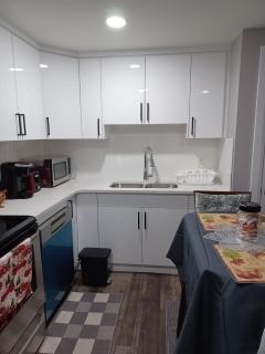 Cozy Basement Suite - private entrance - Free Netflix - 1