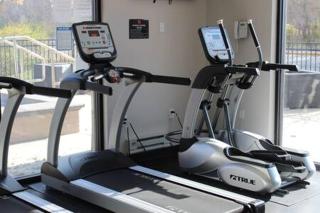 4 mi to Jack Thrice Stadium + hot tub - Ames - 5