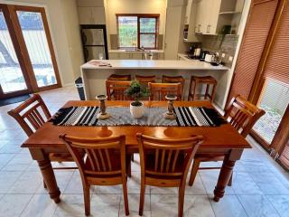 Grand retreat in town - Albury - 2