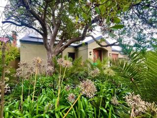 Grand retreat in town - Albury - 1