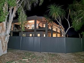 Seaside holiday house - Burrum Heads - 0