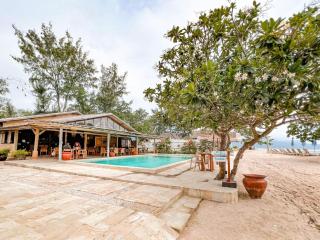 Bungalow Cafe Gili Beachfront - Gili Meno - 3
