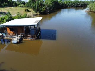 Qimmy Riverside Floating Cabin - 7
