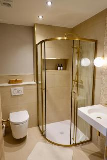 Stylish Spacious Townhouse with Luxury Kitchen Bathrooms Terrace Free Parking and Workspace - Colchester - 7