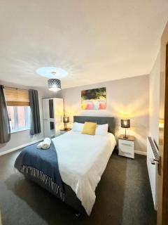 Lux Home Stays - Regents Place - 1