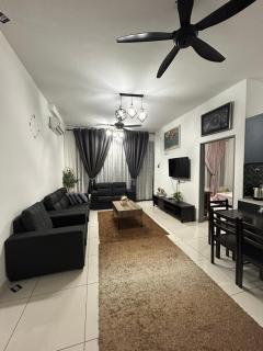 Parc Regency Tiara Homestay - 7