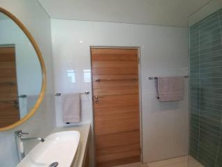 Queens Cove Apt 3 - 3