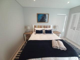 Queens Cove Apt 3 - 1