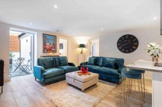 Luxury 2 Bedroom Apartment with Private Terrace & Parking - Wanstead, Escape London in London - Londra - 0