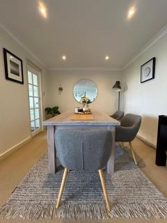 Gosfords Best Location with Views - Gosford - 1