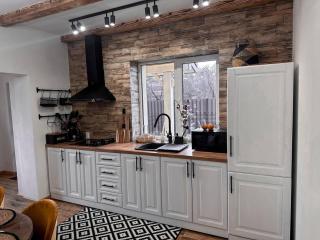 FRIENDS HOUSE - Ізки 33 - 9