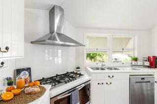 Pet Friendly Family Home In Brisbane - Relocations and Family Stays - Fast Internet - Parking - Netflix - 1
