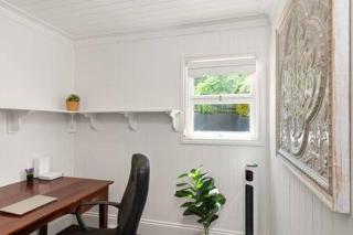 Pet Friendly Family Home In Brisbane - Relocations and Family Stays - Fast Internet - Parking - Netflix - 3
