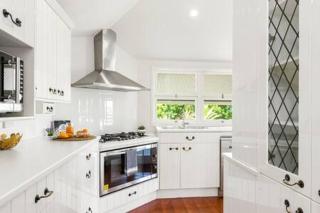 Pet Friendly Family Home In Brisbane - Relocations and Family Stays - Fast Internet - Parking - Netflix - 4