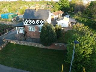 Idyllic Cottage in Jubilee Park - London - 0