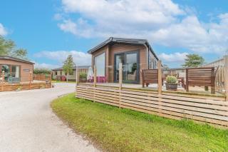 Tastefully decorated lodge on popular holiday park, easy access to Lakes and Dales and free parking - Carnforth - 7